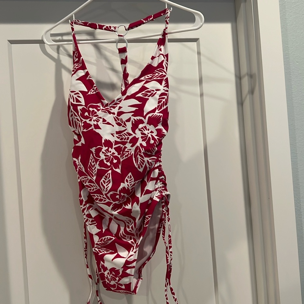 Women’s size medium Kona sol one piece swimsuit never worn brand new with tags